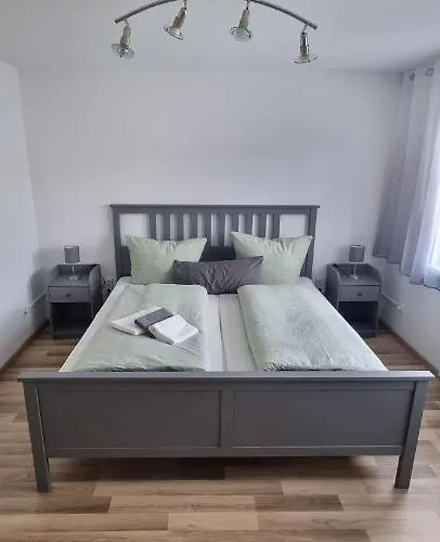 Nyaraló Schuldienersch *